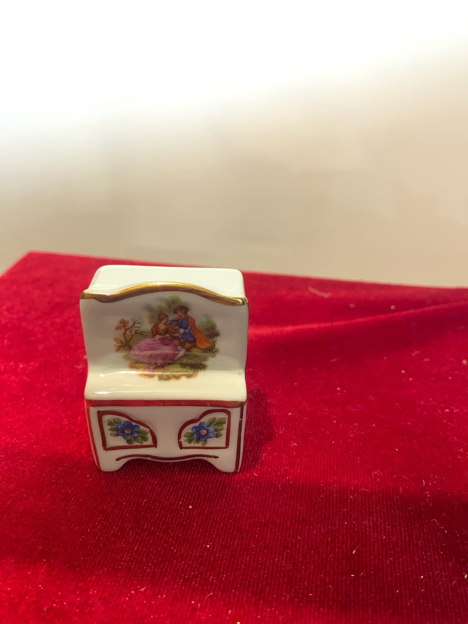 Vintāžas Limoges baltā porcelāna miniatūras klavieres