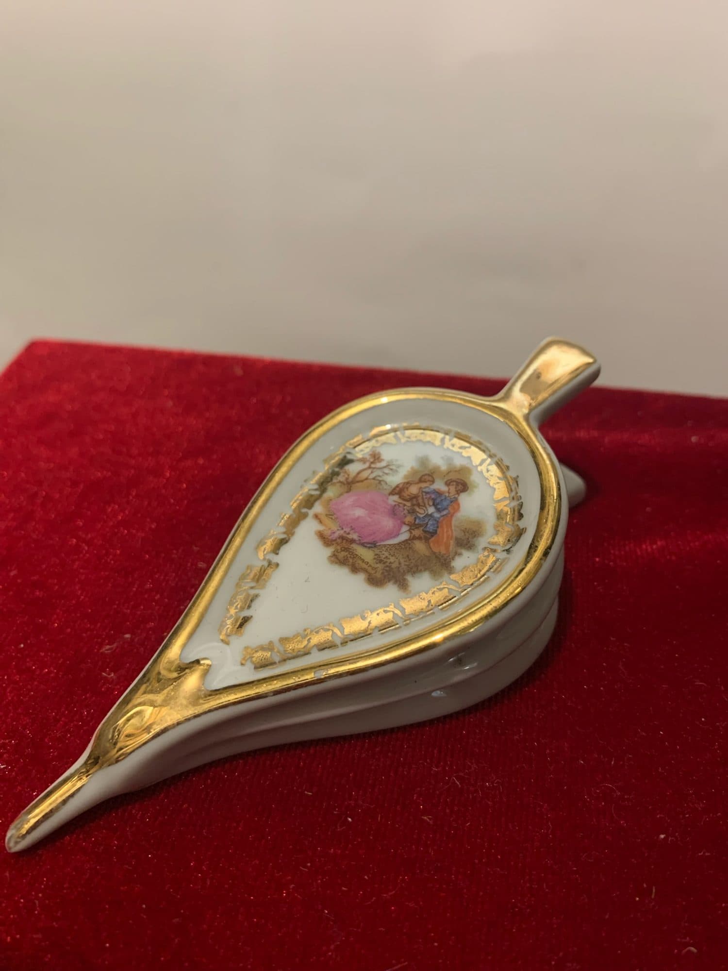 Vintāžas Limoges porcelāna miniatūras kamīna plēšas