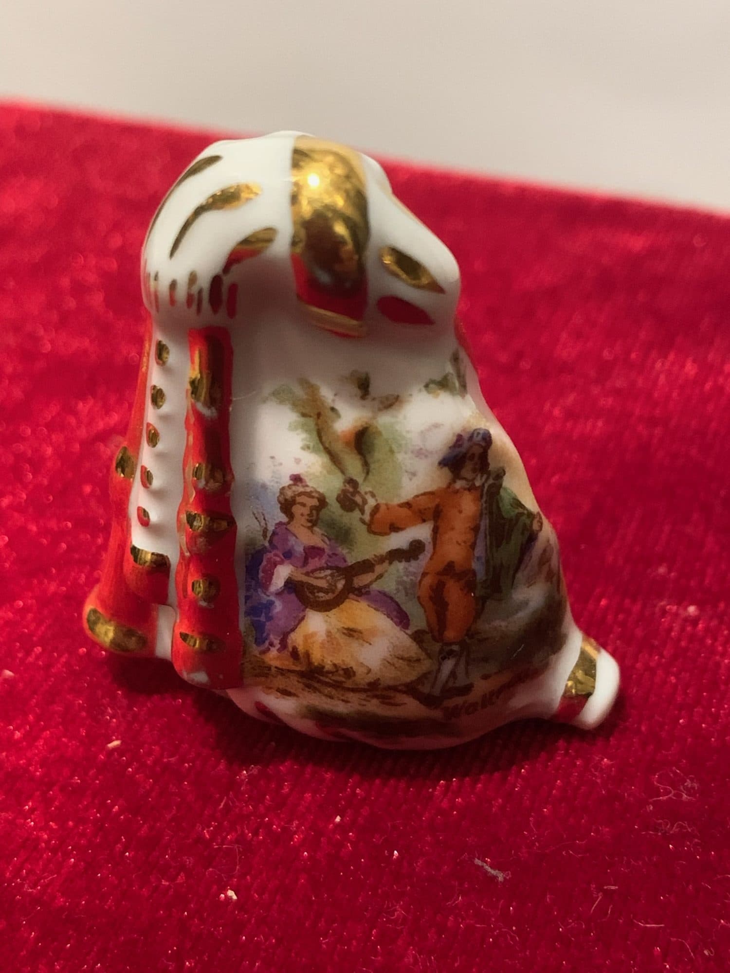 Vintāžas Limoges porcelāna figūriņa ar zeltījumu